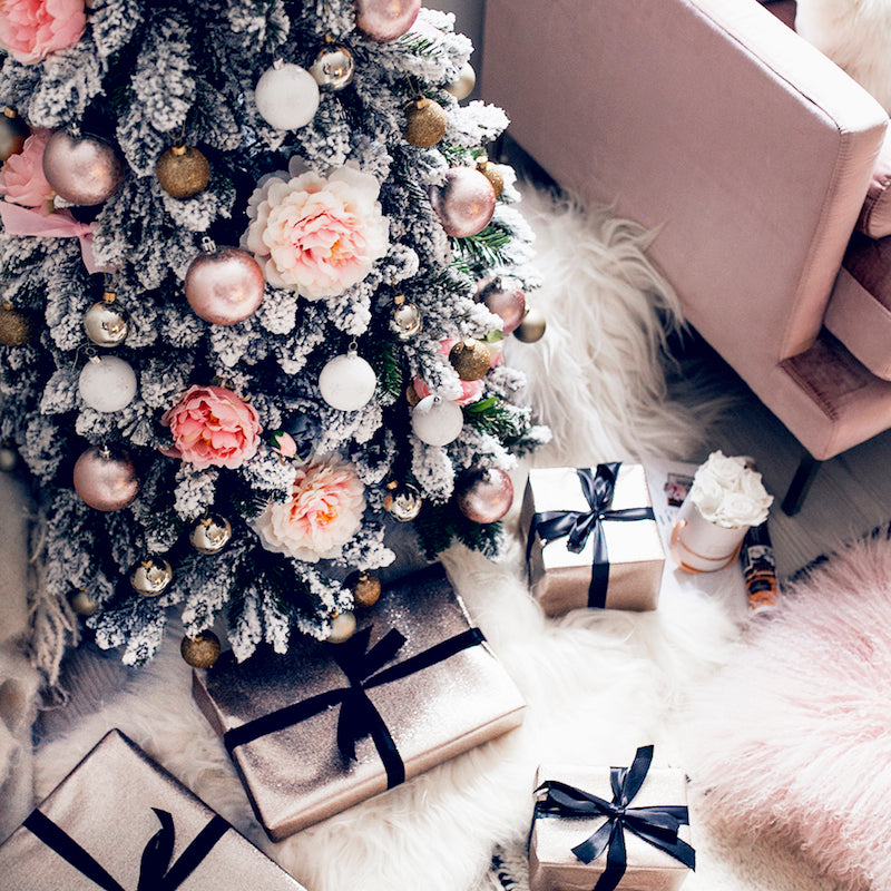 SNOW FLOCKED OR NOT? CHOOSING THE RIGHT TREE...