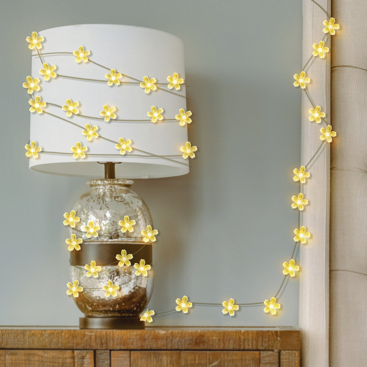 20 LED 5MM LIGHTS WITH CHERRY BLOSSOM FLOWERS, 12"LEAD, 6" SPACING.REQUIRED 3 AA BATTERY BOX