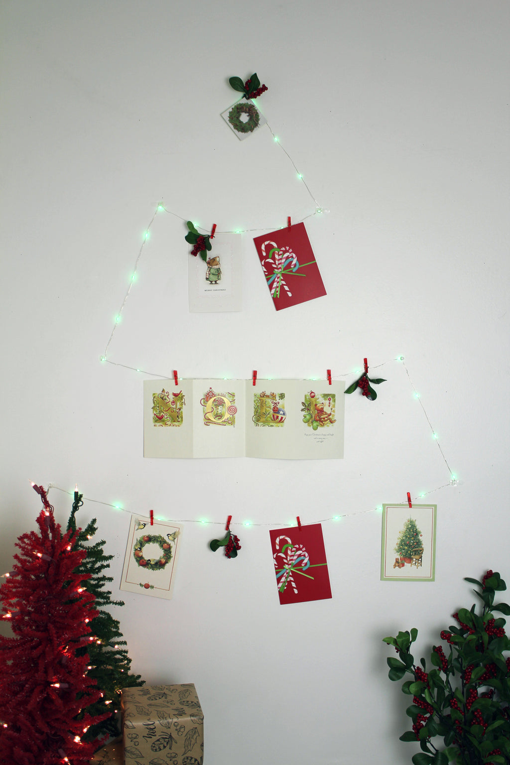 Holiday Decor 36 LED Red Card Clip String Light- Battery Operated