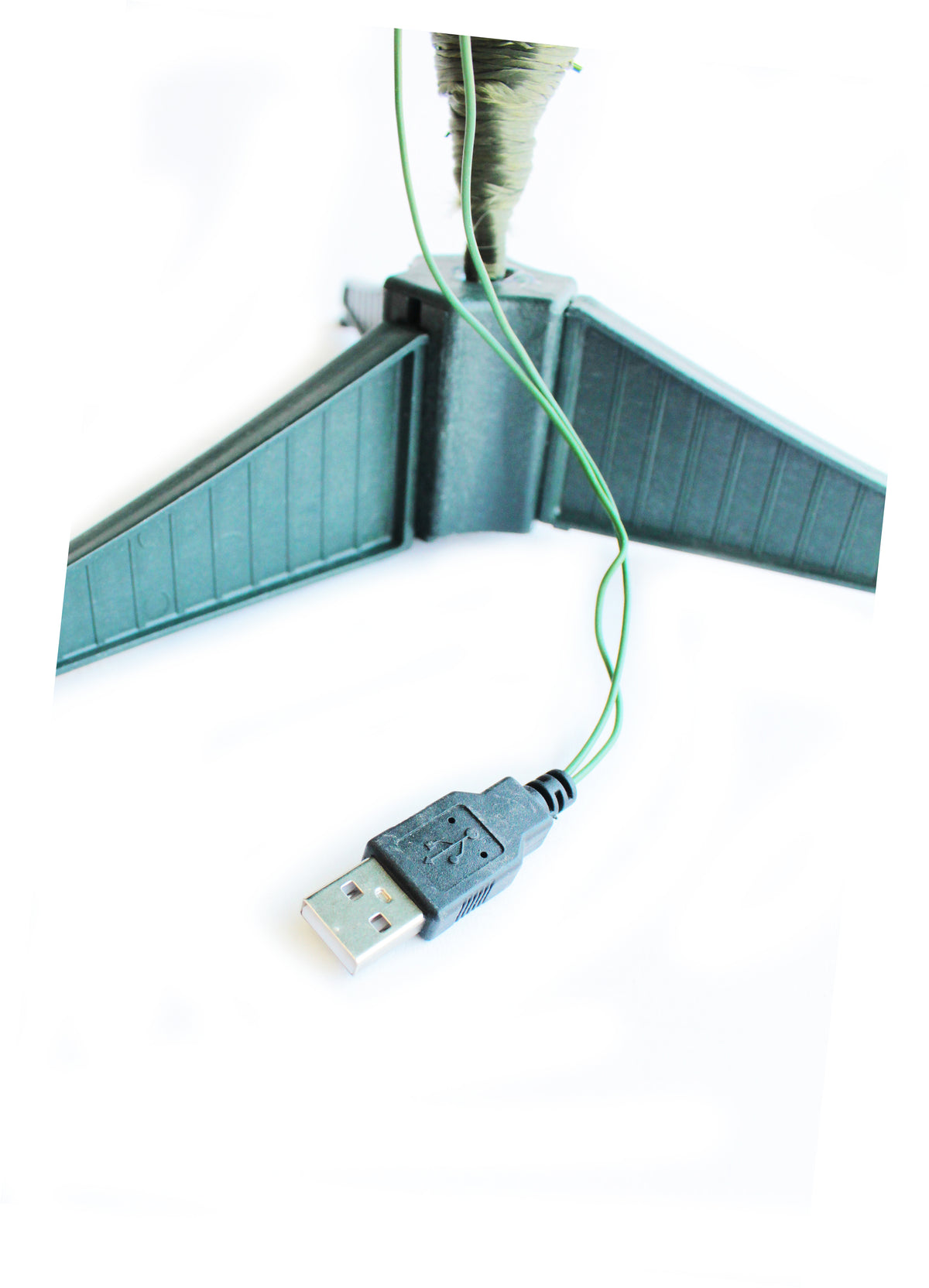 Holiday Room Decor 2' Pre-Lit USB Tabletop Tree